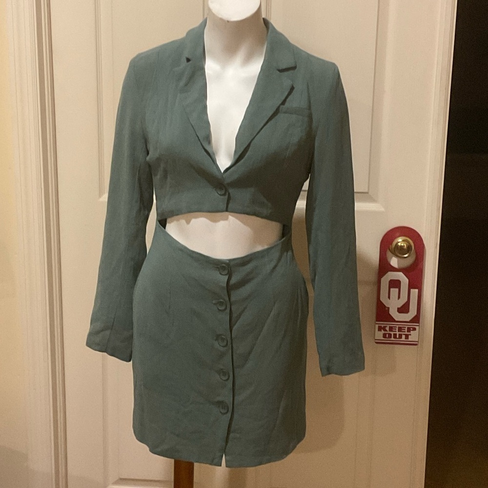 Forever 21 Green Cut Out Dress. Long Sleeve. Pockets. Lined. Small